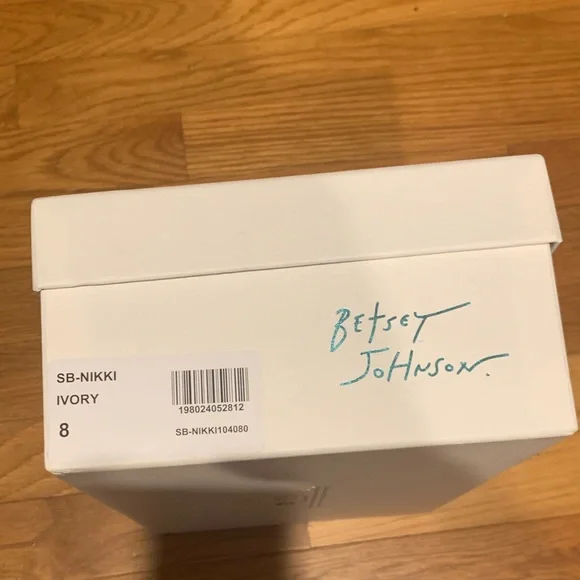 Betsey Johnson White Embroidered Heels - Picture 7 of 7